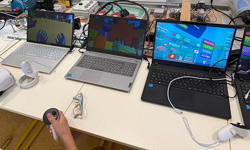 Pogled na virtualna okolja in izzive aplikacije Code in VR med izvajanjem delavnice