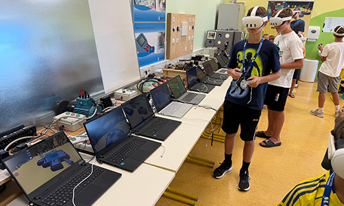 Virtualna resničnost je učencem omogočila igrivo in interaktivno spoznavanje algoritmičnega razmišljanja