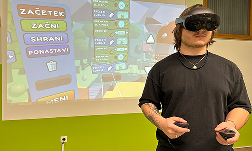 V virtualnem okolju dijak aktivno gradi razumevanje programskih konceptov in razvija algoritmično razmišljanje.