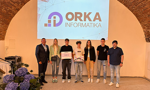 Skupinska slika direktorja, dijakov in profesorja z donacijo