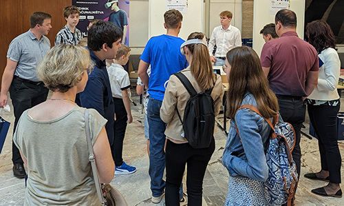 Množično zanimanje za preizkušanje VR aplikacije