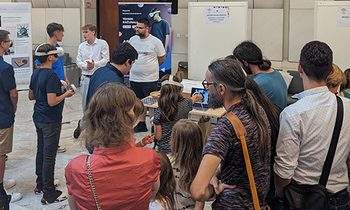 Množično zanimanje za preizkušanje VR aplikacije