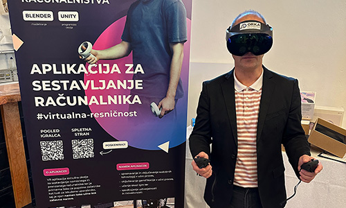 Miha Brajnik med preizkušanjem VR aplikacije