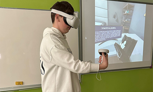 Radovedni dijak se izobražuje